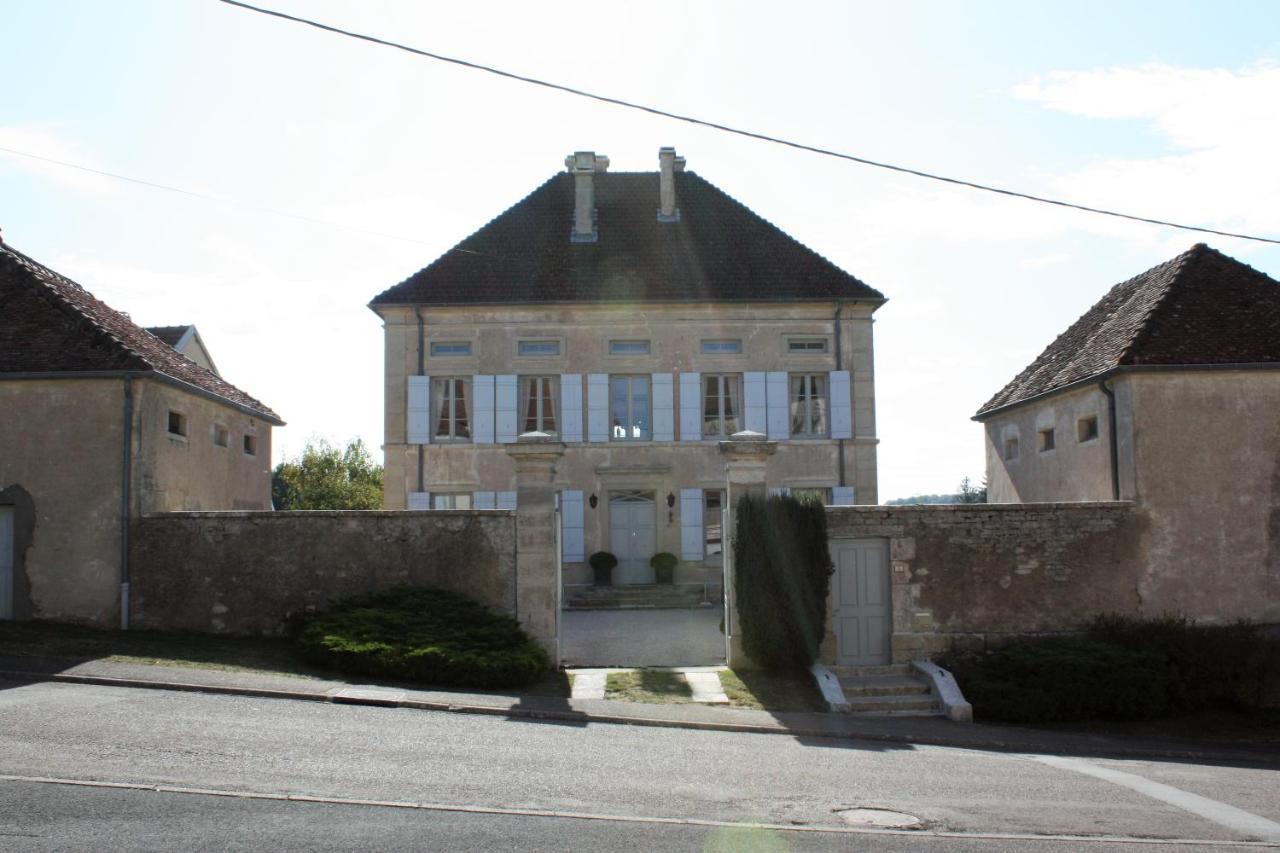 Le Vieux Presbytere Confracourt Eksteriør billede